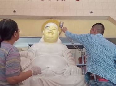 Cách xử lý khi Tượng Phật Composite bị nứt, sứt mẻ: Tự sửa hay nhờ chuyên gia?