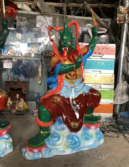 Tượng Ông Tiu và Hộ Pháp 