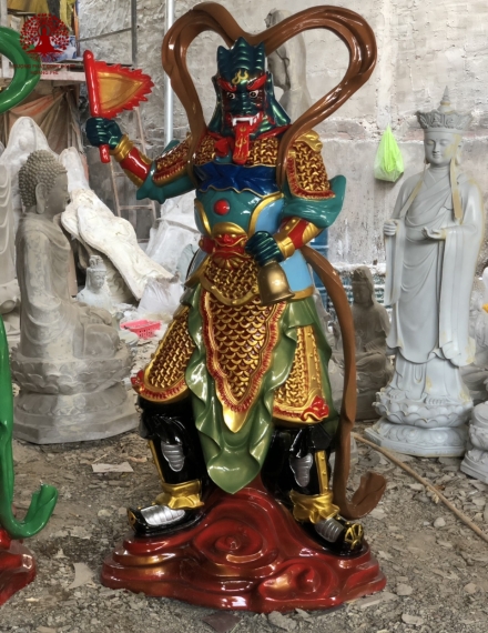 Tượng Ông Tiu và Hộ Pháp 